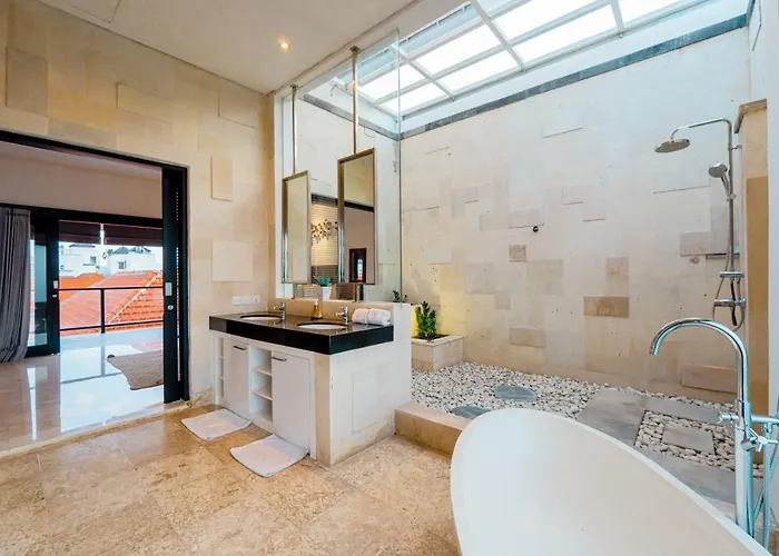 Villa Solaris Private Club *